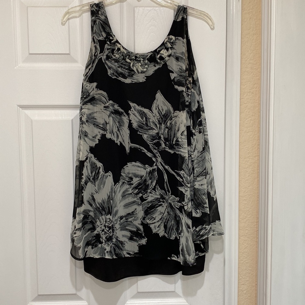Simply Vera Wang Woman’s Top Size Medium